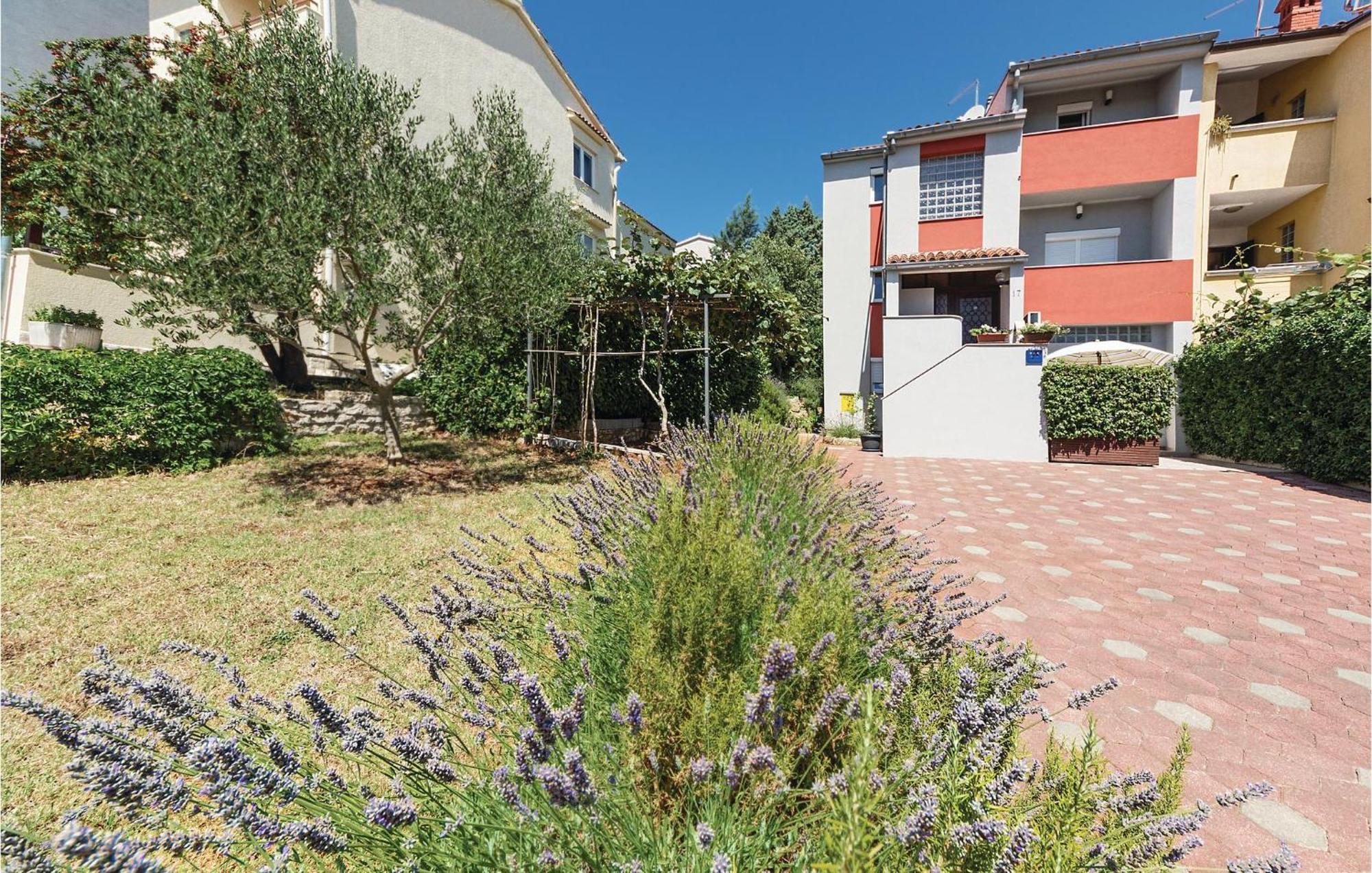 Nice Apartment In Pula With Wifi *