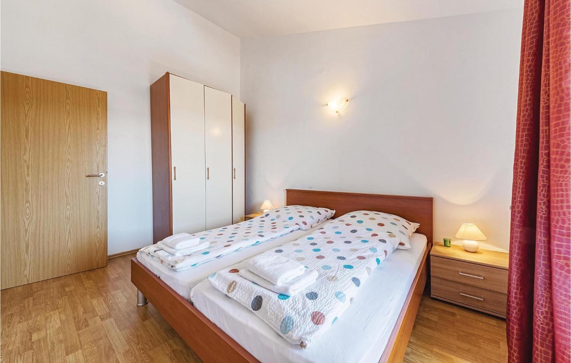 Nice Apartment In Pula With Wifi *